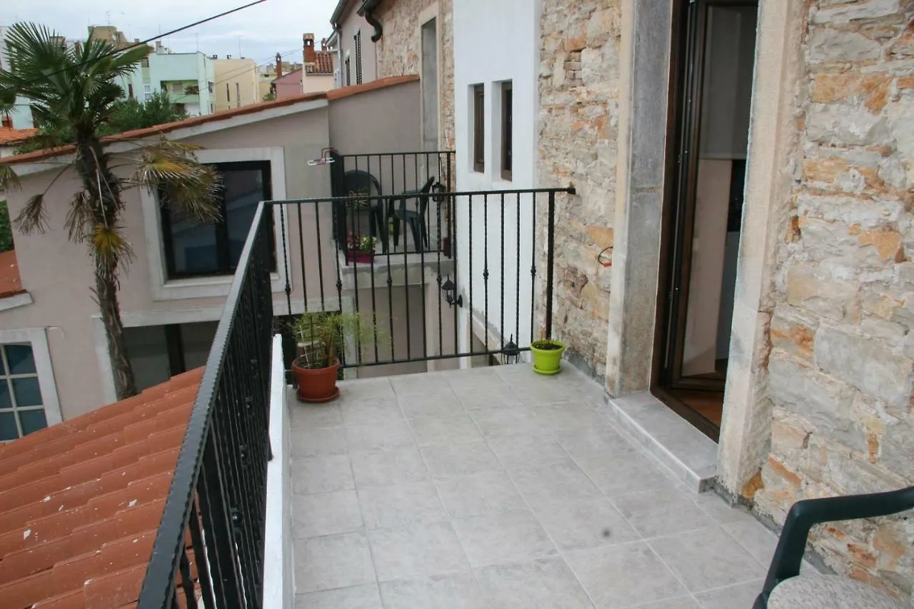 Apartments Sena Pula 0*,