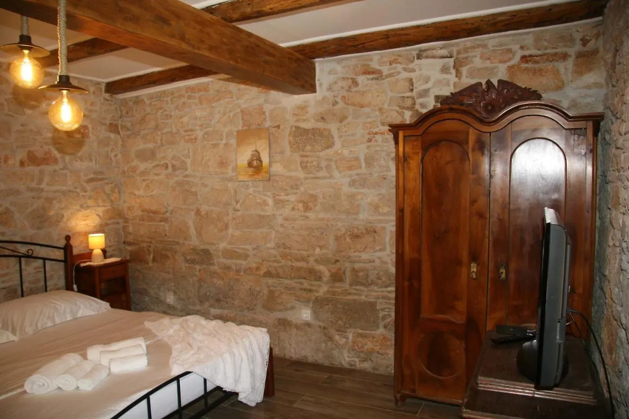 Apartments Sena Pula